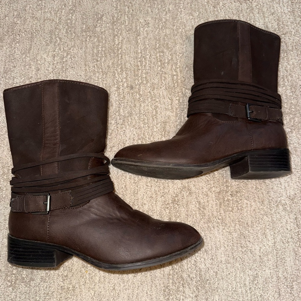 Western Chaps Women's Gari‎ Brown Zip Up Faux Leather Boots Size 6.5B